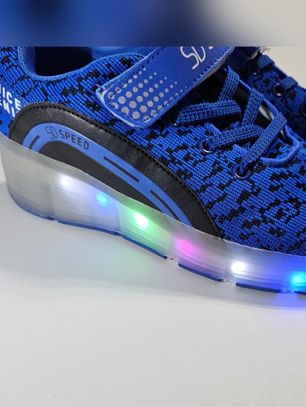 Men's Athletic Light-Up Sneakers in Bright‎ Blue